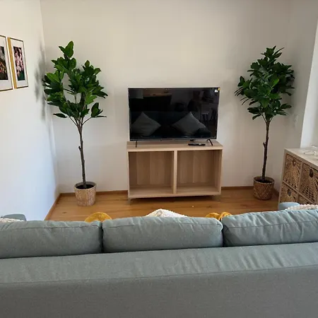 Mit Seeblick, 6 In Apartment *