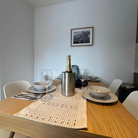Mit Seeblick, 6 In Apartment *